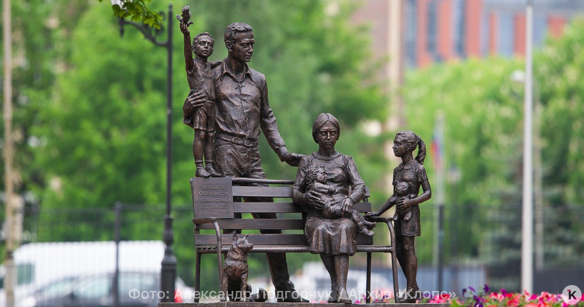 Патриарх Кирилл предложил молиться о благополучии семей 1 июня Патриарх Московский и всея Руси Кирилл порекомендовал совершать молебны о благополучии семей 1 июня в День защиты детей Об этом в воскресенье 9 ноября он заявил на XII Общецерковном съезде Русской православной церкви по социальному служению сообщает ТАСС Уже второй год по инициативе радио Вера и Синодального отдела по благотворительности в России проходит неделя семьи Получает постепенное распространение добрая практика совершения молебнов о благополучии семей Такие молебны можно рекомендовать проводить во всех епархиях в день первого июня когда во всем мире отмечается День защиты детей сказал предстоятель Русской православной церкви