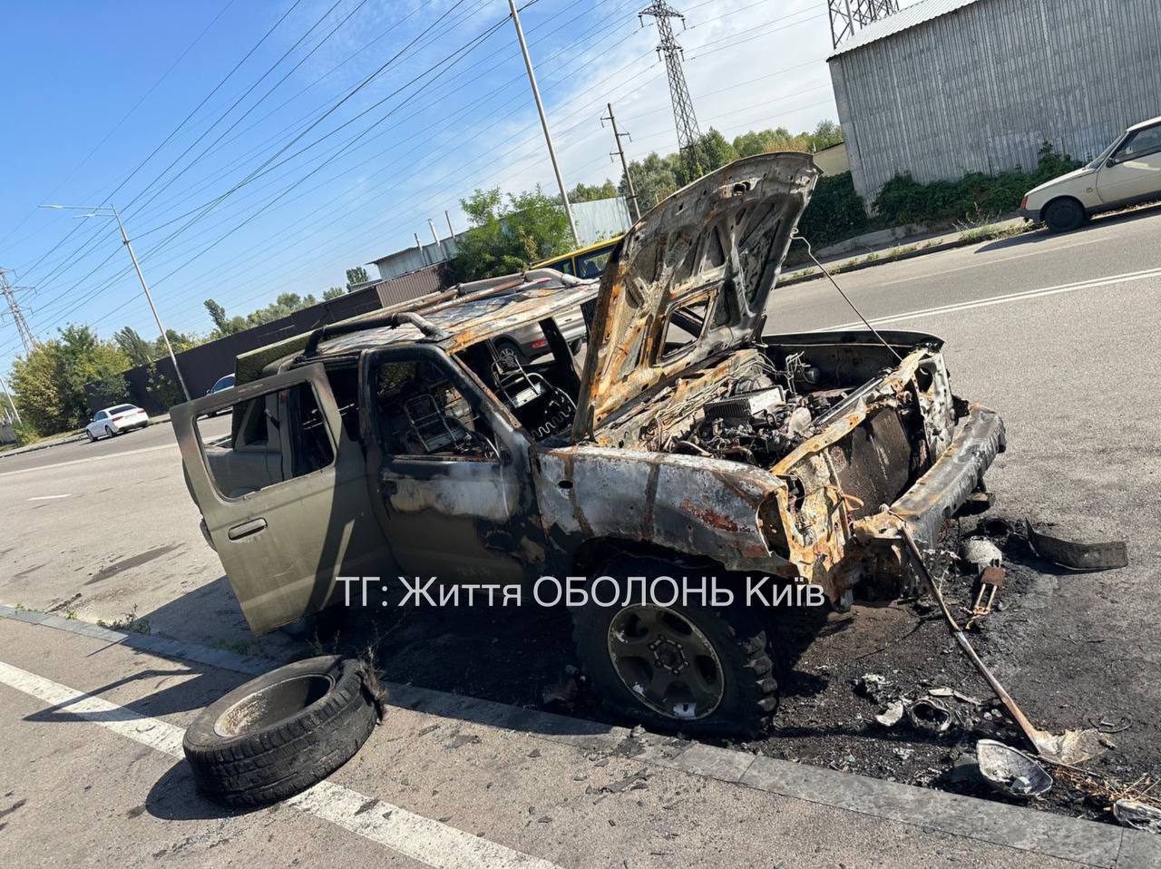 В Киеве новые поджоги военных автомобилей.  Как сообщают местные паблики, теперь они произошли на Минском массиве.