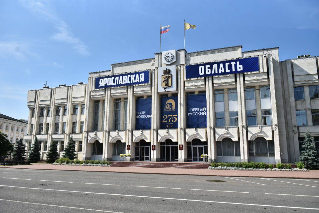 Внесли в Ярославскую областную Думу законопроект, который закрепляет статус участника СВО и объединяет меры социальной поддержки, установленные в регионе для участников СВО и их семей. Наши предложения уже рассмотрели и одобрили депутаты комитета Думы по социальной, демографической политике, труду и занятости. Статус участника специальной военной операции распространяется не только на мобилизованных и контрактников, но и на сотрудников отдельных подразделений и добровольческих формирований, которые выполняют служебные задачи в зоне СВО. Определены сроки предоставления мер социальной поддержки после завершения спецоперации. Участникам СВО и членам их семей они будет оказываться еще полный календарный год после окончания боевых действий. Военнослужащие, которые получили инвалидность, а также родные погибших бойцов будут получать помощь бессрочно. Наша цель – создать единую и понятную систему, чтобы и бойцы, и их близкие знали, что им положено, и чувствовали заботу региона.