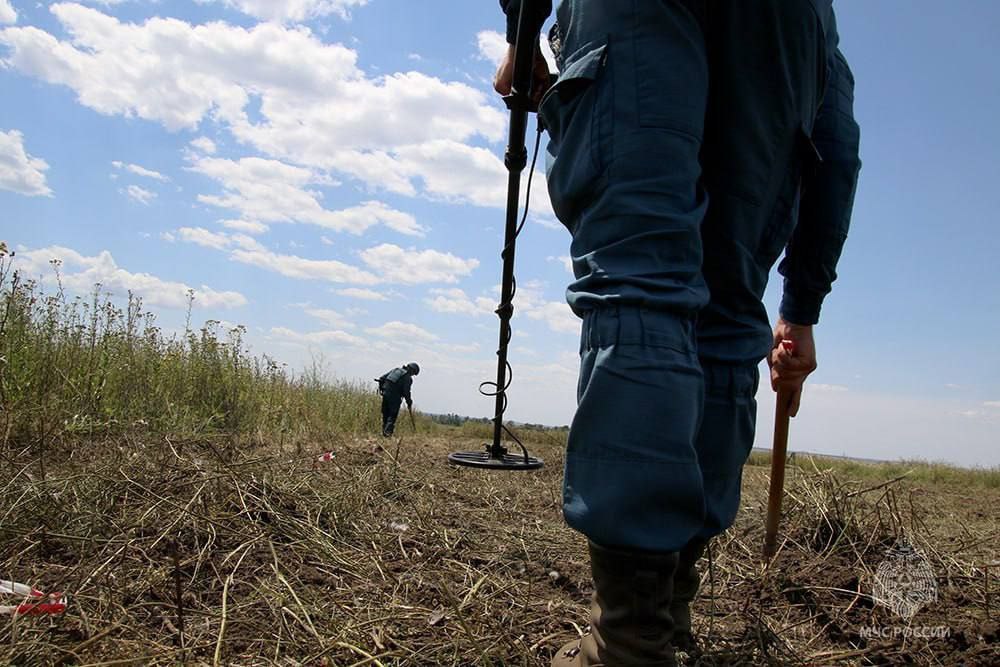 За минувшие сутки в ДНР ликвидировано 61 пожар, из них 26 ландшафтные — ГУ МЧС России по Республике   Саперы МЧС 22  раза привлекались для обследования территории ДНР.    12 раз оказывалась помощь населению.