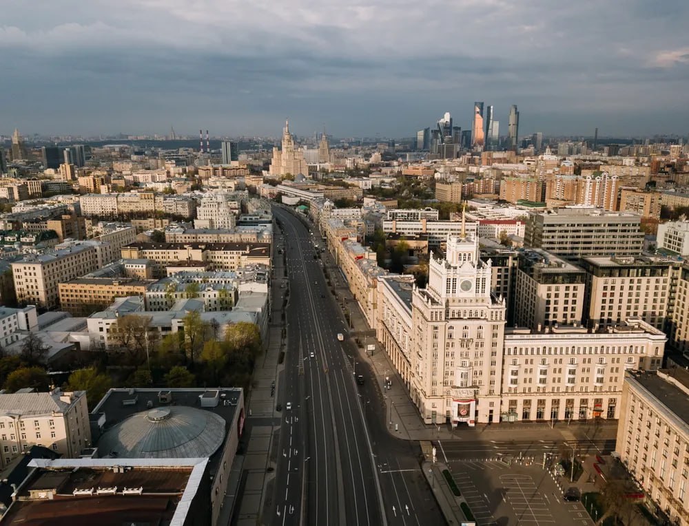 Садовое кольцо перекроют 2 и 3 августа В эти выходные в Москве пройдет ночной велофестиваль, и для его проведения закроют движение по Садовому кольцу в обоих направлениях. Планируйте маршрут заранее! Подробности о том, на каких именно участках будет перекрытие, читайте в нашем блоге.