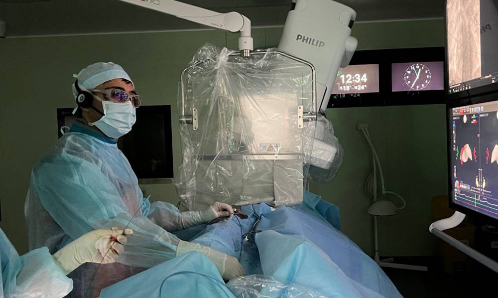 Более 10 медцентров Перми готовы привлекать туристов для лечения Пермский край планирует увеличить поток туристов приезжающих в регион за счет людей заинтересованных в медицинских услугах Осенью в Перми прошла образовательная программа в рамках которой более 10 медцентров разрабатывали предложения для туристов Это клиника Гутен Таг Медси Пермь Клиника Эксперт и другие Авторы проекта считают что взаимодействие медиков и туроператоров позволит региону занять новую высокомаржинальную нишу на туристическом рынке и направит в Прикамье дополнительный поток гостей Подписаться на Интересную Пермь