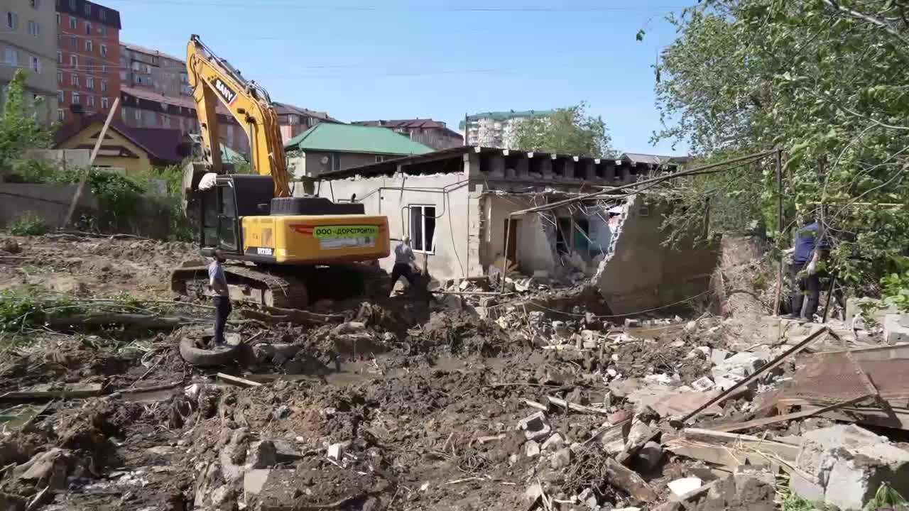 В Махачкале продолжается ликвидация последствий паводков: расчистка русла реки Тарнаирки