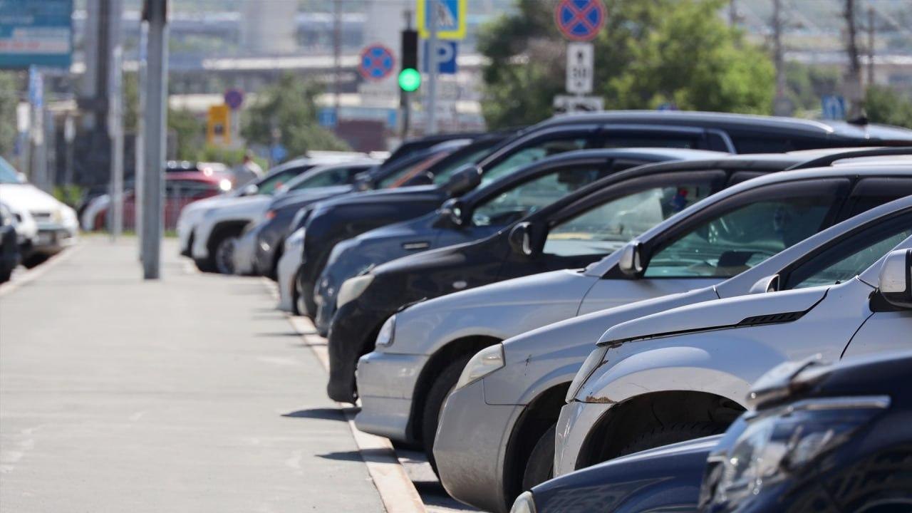 Резкий рост штрафов и новые правила С 1 июля автомобилистов ждут серьёзные изменения: Штраф за неповиновение ГИБДД вырастет в 15 раз — до 10 000 рублей а за повторное нарушение — лишение прав на полгода . Для грузовиков: до 600 000 рублей за уклонение от весового контроля. Камеры начнут фиксировать отсутствие ОСАГО пока предупреждения, с 2026 года — штрафы . По европротоколу компенсация вырастет до 200 000 рублей но только с фото- или видеофиксацией . А ещё банки ужесточат выдачу автокредитов при большой долговой нагрузке. Цены на авто начнут расти с +2% в июле. Как относитесь к таким изменениям? Прислать новость