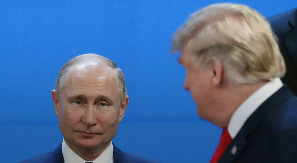 Весь мир "с нетерпением ждет" встречи президентов России и США. Саммит может оказаться решающим не только для урегулирования конфликта на Украине, но и для отношений между двумя странами, считают в Magyar Nemzet.   Предстоящие переговоры "должны стать успешными". Контакты между Владимиром Путиным и Дональдом Трампом "могут продлиться".