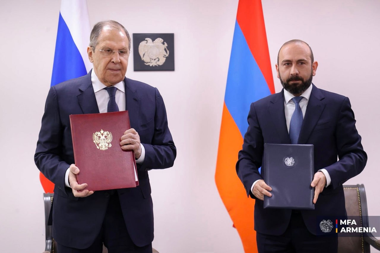 Главы МИД Армении и России Арарат Мирзоян и Сергей Лавров подписали План консультаций между Министерствами иностранных дел РА и РФ на 2025–2026 годы