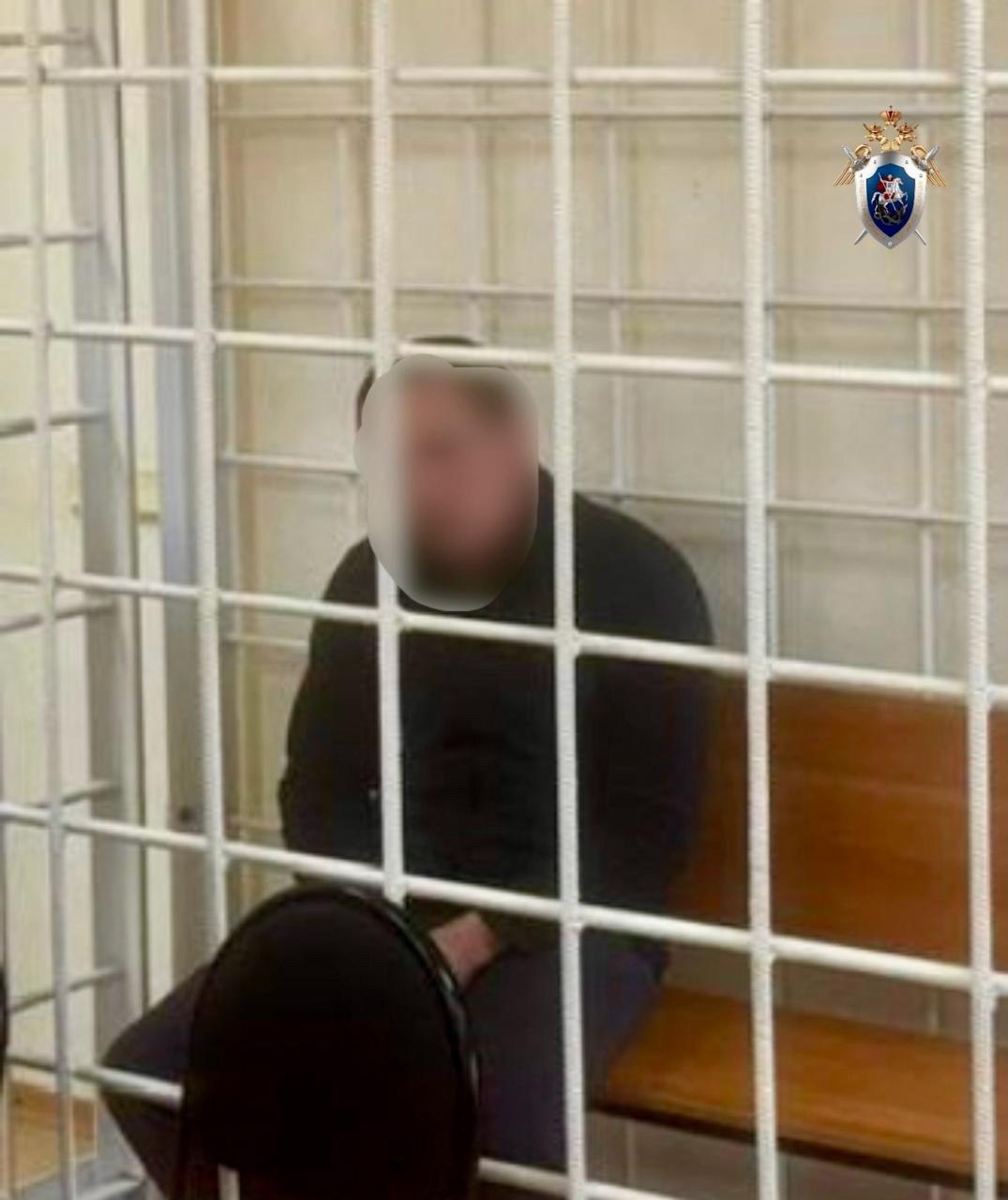 Полицейский из Нижневартовска стал фигурантом уголовного дела за избиение мужчины на вокзале Сотрудник патрульно постовой службы нижневартовского линейного отделения полиции доставил мужчину в комнату полиции без законных оснований применил наручники и избил его После проверки материалов сотрудник задержан и будет дожидаться суда под стражей