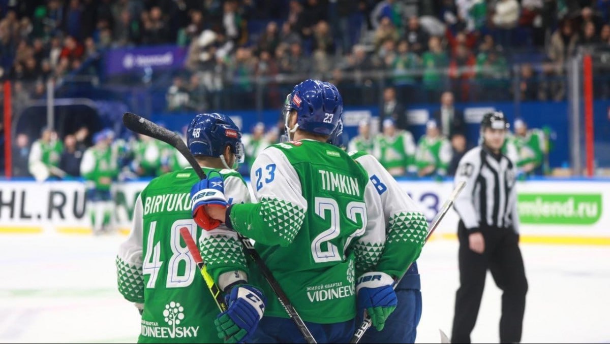 У уфимского клуба Салават Юлаев нет долгов перед бюджетом и по зарплате Хоккейный клуб Салават Юлаев полностью погасил задолженности перед бюджетом и по зарплате Кредиторская задолженность клуба сократилась на 280 млн рублей и к концу года планируется уменьшить ещё на 200 млн Финансовую стабильность обеспечили меры по сокращению расходов и увеличению доходов при поддержке республики За первые девять месяцев 2025 года клуб перечислил в бюджет более 250 млн рублей на 60 млн больше чем в аналогичный период 2024 года Страховые взносы остались на уровне 253 млн рублей Башинформ Подпишитесь на ufa rb