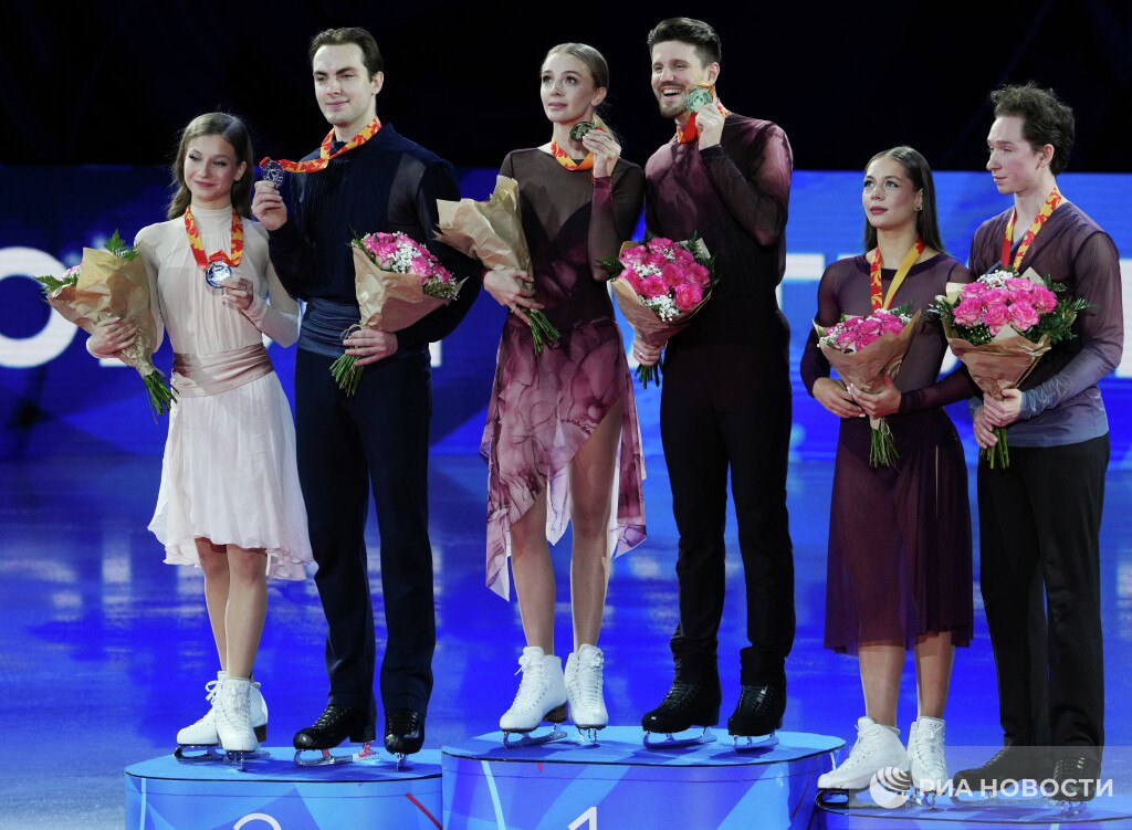 Совет ISU рассмотрит вопрос допуска российских фигуристов 13 января Об этом РИА Новости сообщили несколько источников не связанных друг с другом Ближайшее заседание состоится 13 января в онлайн формате Повестка на данный момент еще не сформирована официально но кулуарно уже было сообщено что вопрос допуска россиян на нем будет обсуждаться Наиболее вероятно что в приоритете будет допуск юниоров в соответствии с рекомендациями Международного олимпийского комитета однако взрослые спортсмены тоже находятся в очереди сказал один из собеседников агентства В случае положительного решения российские юниоры смогут участвовать в соревнованиях со следующего сезона Подписывайтесь на РИА Новости Спорт в MAX