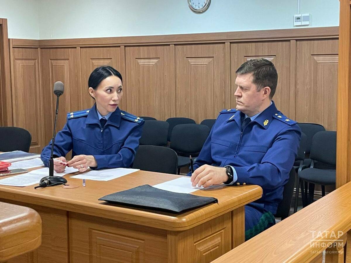  Обвинителем по делу о реабилитации нацизма выступил прокурор РТ Альберт Суяргулов В Верховном суде Татарстана стартовал процесс по делу 18-летнего Егора Маслова, которого обвиняют в реабилитации нацизма через Интернет. Государственным обвинителем по делу выступил прокурор Татарстана Альберт Суяргулов. По версии следствия, молодой человек поддерживал нацистскую идеологию в Интернете. Это заключила лингвистическая экспертиза. В суде Егор Маслов заявил, что раскаивается в содеянном и попросил назначить ему судебный штраф. Но суд отказал ему в ходатайстве. Подпишитесь: