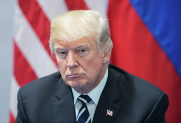 58 опрошенных в США не одобряют работу Дональда Трампа на посту президента Участники исследования отметили что страна находится на неверном пути поскольку экономика остаётся главной проблемой 42 респондентов положительно оценили действия главы Белого дома сообщил телеканал NBC по результатам проведённого опроса в котором приняли участие свыше 20 тысяч человек Уточняется что это небольшое снижение рейтинга одобрения на 3 пункта с 45 с апреля когда исследование проводилось NBC впервые Кроме того снизилась поддержка среди американцев которые причисляют себя к республиканцам доля тех кто решительно одобряет Трампа сейчас составила 35 по сравнению с 38 в апреле Подписаться на Говорит Москва Telegram VK MAX