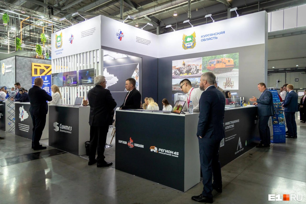 Курганская область представила свою продукцию на «ИННОПРОМ — 2025» в Екатеринбурге На стенде Зауралья — продукция промышленных предприятий АО «Кургандормаш», АО «КМЗКО», ОАО «Завод Старт», ООО «Вездеходы „Бурлак“, ЗАО „Курганстальмост“, АО „Варгашинский завод ППСО“, АО „Синтез“, ООО „ЗДТ „Регион 45“, ООО „Темпер“, ООО НПФ „МКТ-Асдм“ и ООО „Медимэкс“. На выставке озвучили, что по итогам 2024 года Курганская область заняла третье место в рейтинге Минпромторга РФ в блоке «Экономическое развитие субъекта Российской Федерации».