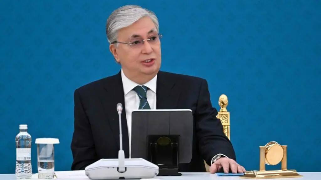Токаев поручил усилить борьбу с наркоманией  Президент Касым-Жомарт Токаев заявил о недопустимости популяризации наркотиков среди молодежи, отметив рост их романтизации в интернете и медиа.  Глава государства поручил правительству, акиматам и силовым структурам ужесточить профилактику наркоправонарушений.  Фото: Акорда    #kursiv_news
