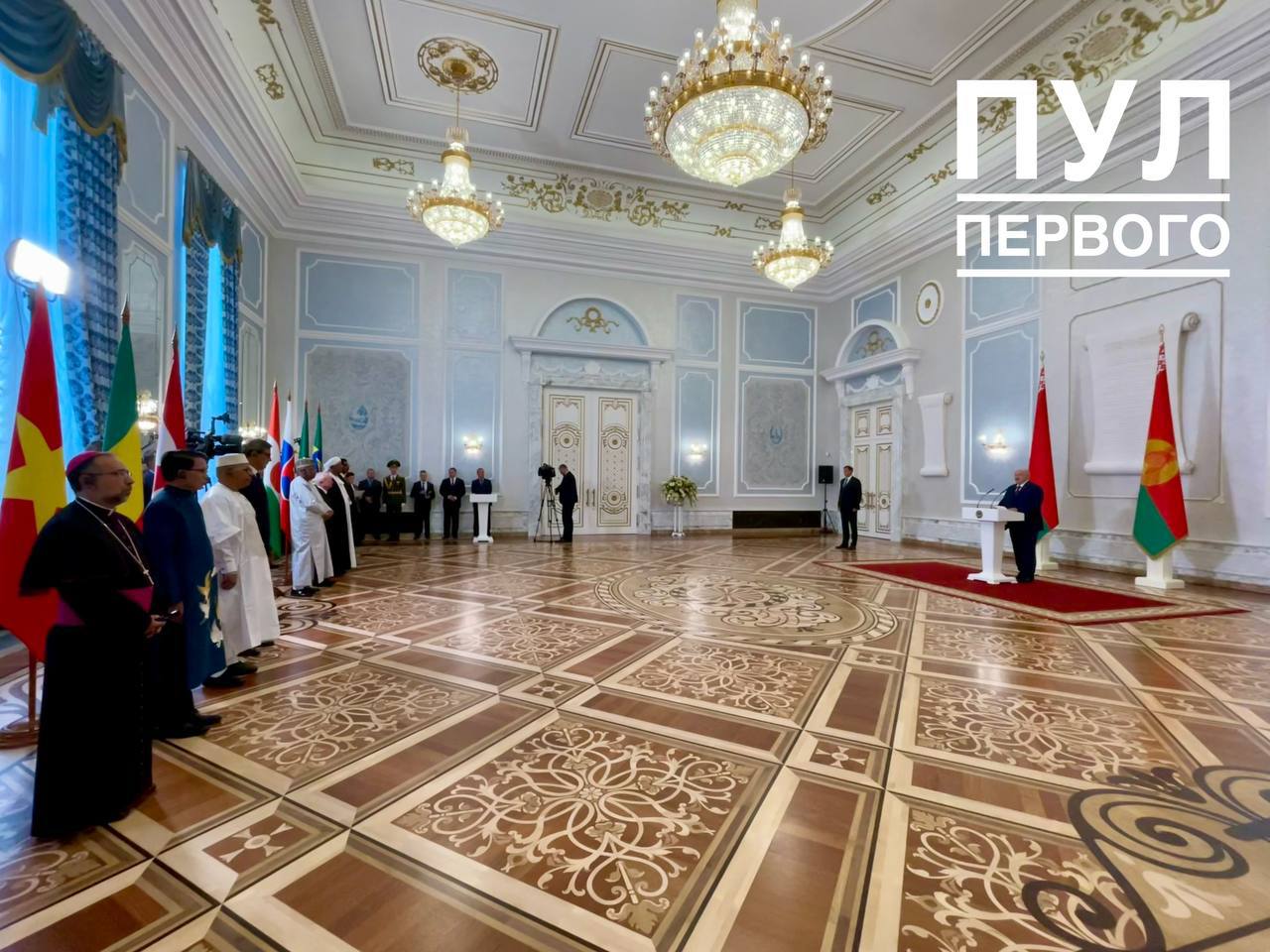 Президент Беларуси Александр Лукашенко 11 сентября принял верительные грамоты послов зарубежных стран Дипломаты из Ватикана Вьетнама Мали Мальтийского ордена Нигера Словакии Судана и Эфиопии вручили Главе белорусского государства свои верительные грамоты
