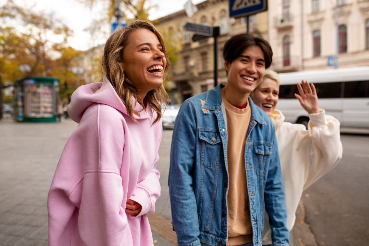 Ленобласть вошла в топ 6 регионов России привлекательных для молодежи Ленинградская область заняла шестое место в рейтинге регионов России наиболее привлекательных для жизни и работы молодежи Это стало известно из рейтинга качества жизни представленного АСИ Этот показатель уверенности в будущем в стабильном развитии области и подтверждение верных стратегических решений которые принимает управленческая команда отметил губернатор Ленобласти Александр Дрозденко В целом Ленинградская область улучшила свои показатели в рейтинге на три позиции и теперь занимает 26 ю строчку Фото Freepik Подпишитесь на ivbg ru Ivbg в Max