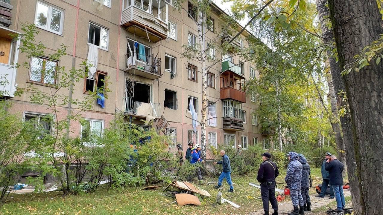 Тело 56 летнего мужчины было обнаружено в ходе разбора завалов на месте взрыва газа в пятиэтажке в Ангарске В городе введен режим ЧС сообщил мэр Ангарского округа Сергей Петров Губернатор Иркутской области Кобзев уточнил что в доме повреждено десять квартир