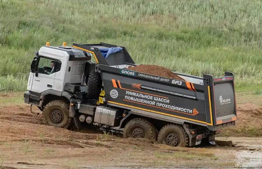 Сборочная линия гражданских грузовиков БАЗ в Петербурге находится в высокой степени готовности Серийное производство машин в компании планируют запустить в конце 2025 года О планах компании в интервью ТАСС рассказал председатель городского комитета по промышленной политике инновациям и торговле Александр Ситов Действительно завод анонсировал сроки конец этого года Дополнительная сборочная линия БАЗ в Петербурге находится в высокой степени готовности Надеемся что здесь сдвижек не произойдет Подробнее