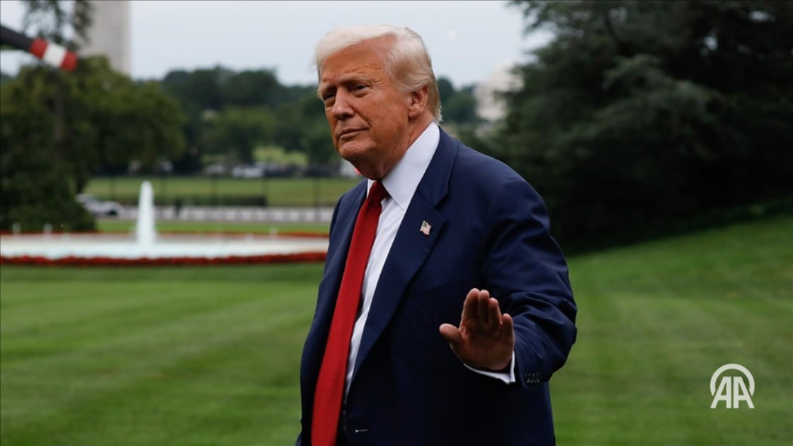 Опрос в США большинство недовольны политикой Трампа в экономике и миграции Согласно опросу проведенному телеканалом CBS News совместно с исследовательской компанией YouGov большинство американцев критически оценивают работу президента Дональда Трампа особенно в сфере экономики и миграционной политики Согласно результатам 67 участников считают что Трамп расширил свои полномочия тогда как 56 оценивают его деятельность на посту президента отрицательно В отношении миграционной политики 54 респондентов выразили несогласие с его подходом На вопрос о войне между Россией и Украиной лишь 27 ответили что усилия Трампа приведут к миру тогда как 43 ожидают продолжения конфликта Против размещения Национальной гвардии в американских городах выступили 58 опрошенных Подробнее на нашем сайте v aa com tr 3681446 24 7 в сутки с Агентством Анадолу