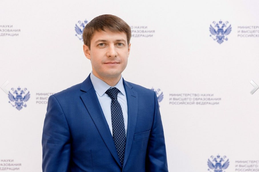 Дмитрий Беспалов покинул пост ректора СКФУ Это связано с переводом на другую работу. В конце 2019 года его назначили временно исполняющим обязанности, а в июле 2020 года по распоряжению Правительства РФ он стал ректором СКФУ. Дмитрий Беспалов - ветеран боевых действий. Приказом Минобрнауки России весной 2025 года ему присвоено звание «Почетный работник сферы образования Российской Федерации». Фото - пресс-служба СКФУ Stavropol.Media Прислать новость