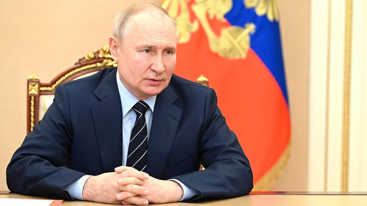 Путин 28 мая проведет переговоры с главой Президентского совета Йемена, — Кремль. 28 мая состоятся переговоры Владимира Путина с Председателем Руководящего президентского совета Йеменской Республики Рашадом Мухаммедом Аль-Алими, который будет находиться в России с официальным визитом Планируется обсудить перспективы развития российско-йеменских отношений в политической, торгово-экономической и гуманитарной областях, а также актуальные темы региональной повестки дня. Оперативно о политике