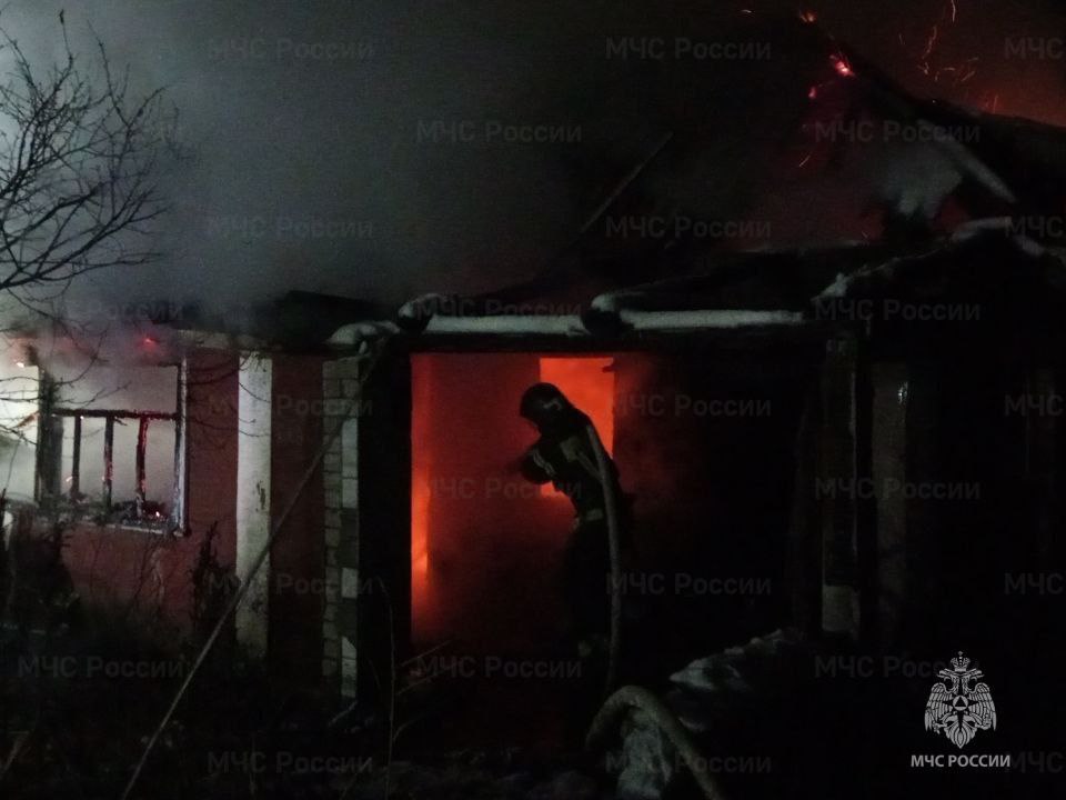  За минувшие сутки в Херсонской области произошло семь пожаров В Геническе произошло возгорание мусора. В Новой Каховке горел дом. В Азовском, селе Максима Горького, Малых Копанях, Железном Порту и на территории Алешкинского округа загорелась сухая трава. В Каховском округе горела лесополоса. Огонь на площади 3900 квадратных метров ликвидировали пожарные регионального МЧС. Кроме того, спасатели осуществили подвоз воды в Верхнерогачикском округе. Информация о попадании ВОП поступала один раз.