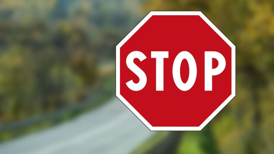 Эвакуация и закрытые дороги – власти Алушты просят не паниковать СИМФЕРОПОЛЬ, 4 июн – РИА Новости Крым. Плановые антитеррористические учения с эвакуацией населения и ограничением движения по ряду улиц пройдут в Нижней Кутузовке под Алуштой в четверг. Об этом сообщила в своем Telegram-канале глава администрации города Галина Огнева. "5 июня на территории населенного пункта Нижняя Кутузовка пройдут плановые антитеррористические мероприятия. Будет проверена готовность оперативных служб к ликвидации чрезвычайной ситуации", - проинформировала Огнева. В этой связи сотрудники дорожно-патрульной службы временно ограничат движение автотранспорта по улицам Центральная, Совхозная, Аэродромная, Зеленая и Виноградная, на Алуштинском шоссе и в переулке Дружбы. Также будет проводиться оповещение и учебн... Подробнее>>>