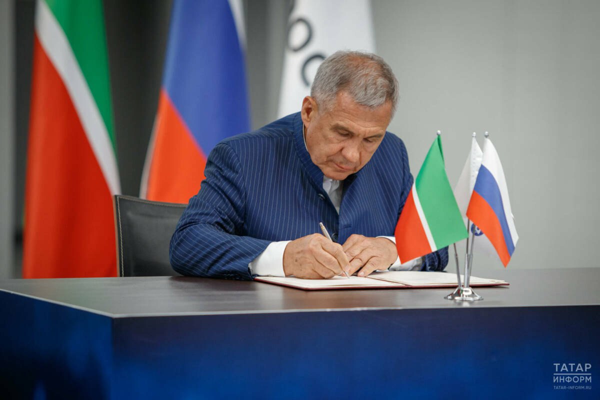 Рустам Минниханов присудил госпремии Татарстана в области науки и техники Раис республики подписал указ о присуждении Государственных премий Татарстана в области науки и техники за 2025 год Лауреатами стали ученые и специалисты работающие в ведущих вузах научных центрах и предприятиях республики Полный список на сайте Татар информ iatatarinform tatarinform