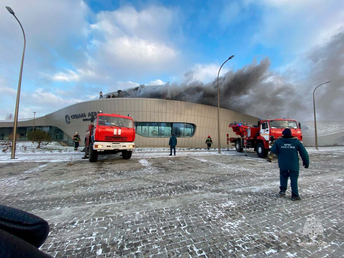 Пожар в суздальском аквапарке локализован пострадавших нет newsvladimir ru fn 1769817 html Сегодня в Суздале сотрудники МЧС России успешно локализовали пожар на территории аквапарка на ул Коровники д 45а Сообщение о возгорании кровли поступило в 13 20 Прислать новость Подписаться Мы в MAX