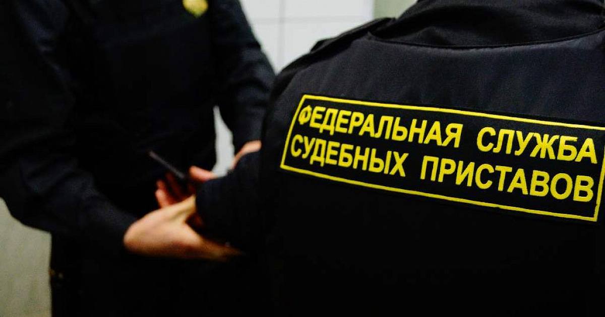 В Свободном взыскали многомиллионный долг с крупной строительной компании   Турецкая компания работающая на строительстве Амурского ГПЗ погасила долг после вмешательства судебных приставов По решению Арбитражного суда с компании взыскали 4 42 млн рублей долга и неустойку по договору на медосмотр иностранных работников   Добровольно платить не захотели приставы добавили 309 тыс исполнительского сбора и запретили регистрационные действия на 100 машин В итоге долг полностью взыскан сбор поступил в бюджет   УФССП России по Амурской области