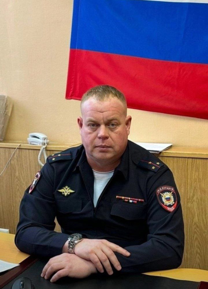 Начальник отделения ГАИ в Лыскове отправлен под арест за помощь нарушителю  Начальник отдела ГИБДД Отдела МВД России «Лысковский» отправлен под домашний арест в рамках уголовного дела о превышении должностных полномочий. Об этом сообщили в районном суде.  Следствием установлено, что подозреваемый 7 июля этого года узнал, что родственник его знакомого едет на автомобиле по территории округа, не имея прав. После этого начальник уведомил приятеля о том, что родственника хотят привлечь к административной ответственности за допущенное правонарушение. Будучи проинформированным, тот остановил автомобиль и скрылся.  Источник: КРЕСТНЫЙ ОТЕЦ