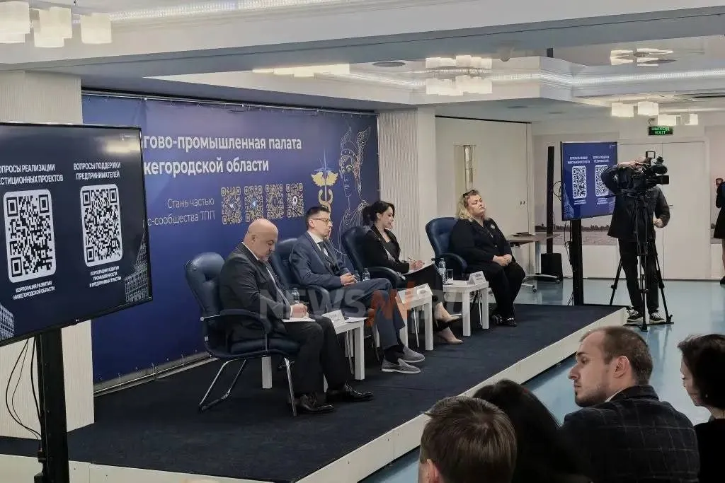 Это экономически необоснованно и неожиданно Нижегородская ассоциация владельцев торговых центров пожаловалась на рост платы за аренду земли в два пять раз с начала года Представителям бизнеса ответил замгубернатора Егор Поляков Цены растут инфляция На рынке недвижимости цены растут быстрее Долгие годы темпы роста арендной платы отставали от инфляции Проанализировали наши и решили у нас дешевле Наше право мы пересмотрели методику и внесли изменения При этом он отметил что в ближайшее время может быть организована отдельная встреча для более детального обсуждения ситуации Надеемся компромисс будет достигнут ведь за подорожанием территории для ТЦ подскочит в цене и аренда помещений внутри них А в конце концов платить больше придется потребителю Вот такая неостановимая инфляция Telegram MАКС VK