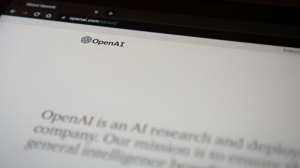 OpenAI разработала ИИ-агента Operator, который позволит ChatGPT управлять компьютером от лица пользователя. Его выпустят в первом квартале 2025 года, рассказал директор по продуктам компании Кевин Вейл.  The Information пишет, что Operator могут представить уже на этой неделе  vc.ru/chatgpt/1769214