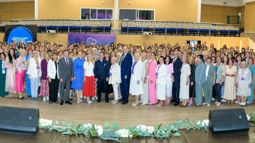 Якушев и Солнцев приняли участие в форуме «Женского движения Единой России». Более 400 оренбурженок со всего региона представили свои проекты по улучшению демографической ситуации, работы сфер здравоохранения и образования. Секретарь Генсовета партии «Единая Россия» Владимир Якушев подчеркнул особое значение женщин в решении социальных вопросов: — Конечно, решаются вопросы, которые связаны с СВО. Поддержка матерей, жён, которые ждут своих сыновей и мужей — эти задачи взяли на себя активистки проекта. На региональных площадках «Женского движения» обсуждается большое количество инициатив. У партии есть реальная возможность воплотить их в федеральные законы. Читайте подробнее здесь