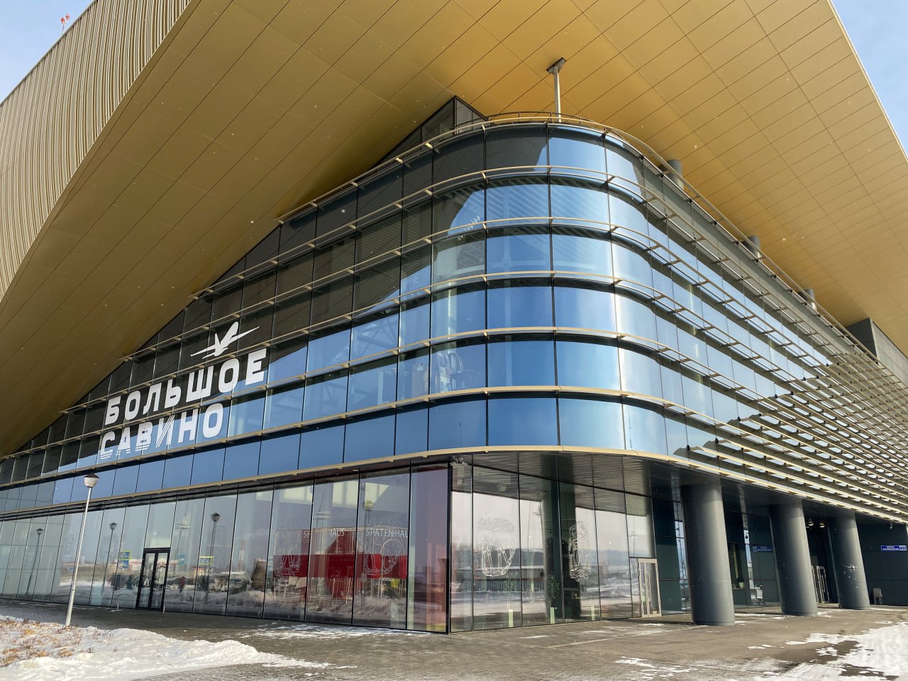 Авиакомпания Ширак Авиа объявила о продлении перелётов между Пермью и Ереваном С 29 марта по 21 октября самолёты будут отправляться дважды в неделю по средам и воскресеньям Продолжительность перелета составит 3 часа 20 минут Кроме того до 24 октября 2026 года продлены рейсы авиакомпания ИрАэро в Баку Время в пути Superjet составит три часа Рейсы будут выполняться по субботам