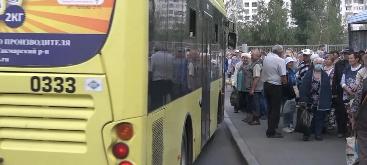 Дачные автобусы планируют запустить в Оренбурге с 27 апреля С 27 апреля в областном центре стартует сезон дачных маршрутов По словам главы Оренбурга на линиях будут работать часть частных перевозчиков а также Лидерком с МКП Мы очень рассчитываем что в июле придут 20 автобусов Их скорее всего и запустим на дачные маршруты подчеркнул Юмадилов ВЕСТИ ОРЕНБУРЖЬЯ в telegram в MAX ВКонтакте