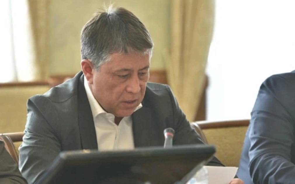 Главе Башспирта Раифу Абдрахимову продлили арест до 17 декабря Советский райсуд Уфы в четверг 20 ноября продлил срок действия меры пресечения в виде заключения под стражу генеральному директору Башспирта Раифу Абдрахимову Он останется в СИЗО до 17 декабря сообщили на запрос РБК Уфа в пресс службе суда Раиф Абдрахимов был задержан и арестован в конце августа по делу о превышении полномочий По версии следствия после назначения на пост топ менеджера Башспирта в августе 2022 года Абдрахимов не расторг невыгодные для предприятия договоры аренды нежилых помещений в Уфе которые заключало еще бывшее руководство По оценкам следователей до декабря 2024 года Башспирт понес из за этого убытки более чем на 103 млн руб РБК Уфа в Telegram РБК Уфа в MAX