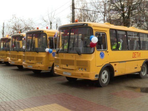 37 новых школьных автобусов передали в районы Калужской области Новые школьные автобусы передали в муниципалитеты Калужской области Машины поступили в регион благодаря федеральной программе На маршруты выйдут 37 новых автобусов http gtrk kaluga ru news obschestvo news 58629