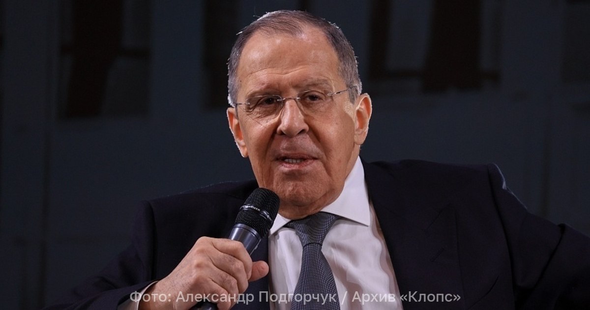 Лавров Гренландия никогда не была естественной частью Дании Министр иностранных дел России Сергей Лавров заявил что наша страна не заинтересованы в том чтобы вмешиваться в дела Гренландии Об этом глава МИД сказал на пресс конференции где подвёл итоги 2025 года С XIII века по сути Гренландия была колонией Норвегии а затем датской колонией И только в середине ХХ века была подписана договорённость о том что она входит в состав Дании не как колония а как ассоциированная территория Она была ассоциирована с Евросоюзом Но в принципе Гренландия это неестественная часть Дании Она не была ни естественной частью Норвегии ни естественной частью Дании это колониальное завоевание То что жители сейчас привыкли и им комфортно это другой вопрос Но проблема бывших колониальных владений стоит всё более и более серьёзно считает Лавров