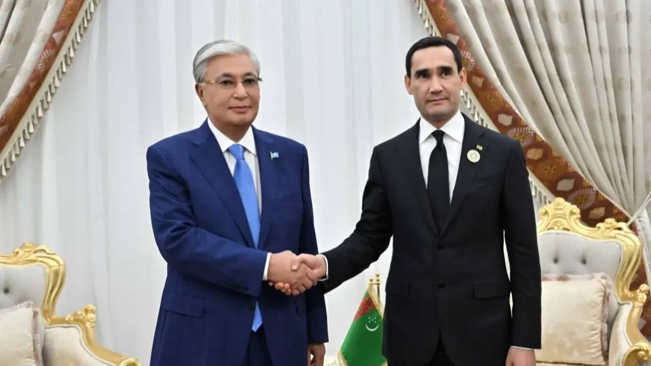 Президент Туркменистана Сердар Бердымухамедов посетит Астану по приглашению Токаева сообщает пресс служба Акорды Визит состоится 24 25 ноября В рамках визита запланировано проведение переговоров на высшем уровне в ходе которых будут обсуждены перспективы укрепления стратегического партнёрства Казахстана и Туркменистана говорится в сообщении 20 ноября премьер министр Армении Никол Пашинян прибыл с официальным визитом в Астану В столичном аэропорту его встретил глава правительства Олжас Бектенов Казахстан Туркменистан Политика centralasianow Подписаться на канал