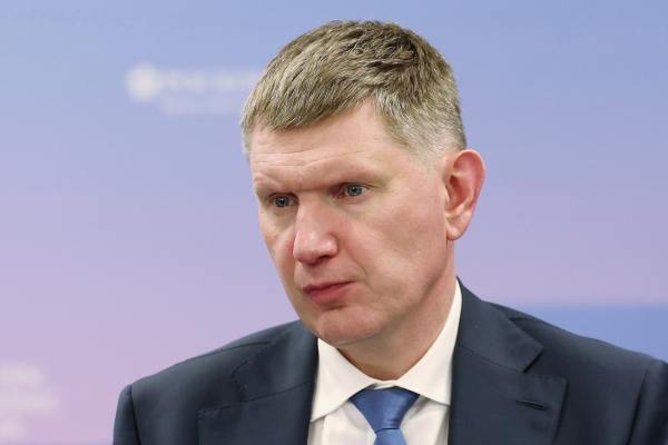 Максим Решетников Африка и Азия заинтересованы в поставке товаров на рынок России Глава Минэкономразвития назвал Китай ближайшим и самым мощным соседом Российский рынок очень большой поэтому очень многие страны хотят выйти на Россию разумеется с теми товарами которые есть сообщил министр в интервью РИА Новости Решетников отметил что речь идёт о странах Юго Восточной Азии в частности Таиланде Малайзии Мьянме Индонезии и Вьетнаме По его словам это крупные государства с собственной промышленностью и производственными мощностями Подпишись на Говорит Москва
