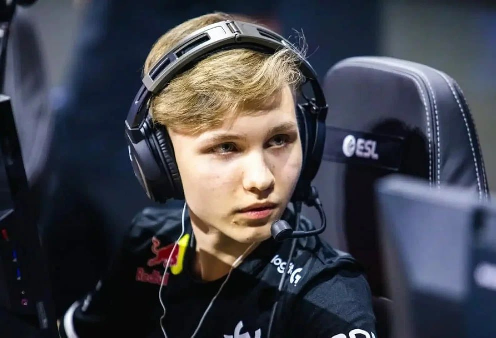 19-летний россиянин стал самым дорогим киберспортсменом в истории. За игрока в Counter-Strike 2 Илью Осипова команда Team Falcons из ОАЭ заплатила рекордные $2,5 млн. Парень из Подмосковья, ранее он выступал за G2 Esports.