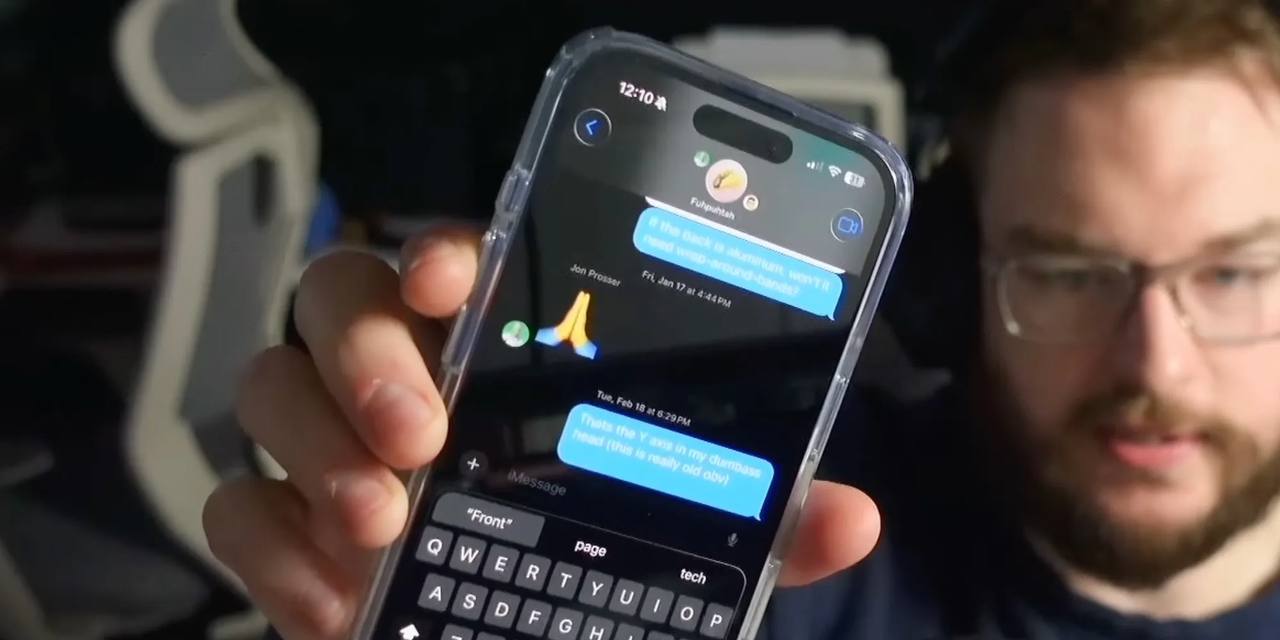 ‍  Apple подала в суд на Джона Проссера  Блогеру вменяют утечку дизайна iOS 26, который он показал ещё в январе. По версии Apple, Проссер получил доступ к тестовому iPhone через FaceTime-звонок с инсайдером, сделал запись и использовал её для своих рендеров.  Компания требует компенсацию и запрет на разглашение новой секретной информации.  Ну вот вы все смеялись над ним, а он походу оказался единственным трушным инсайдером…