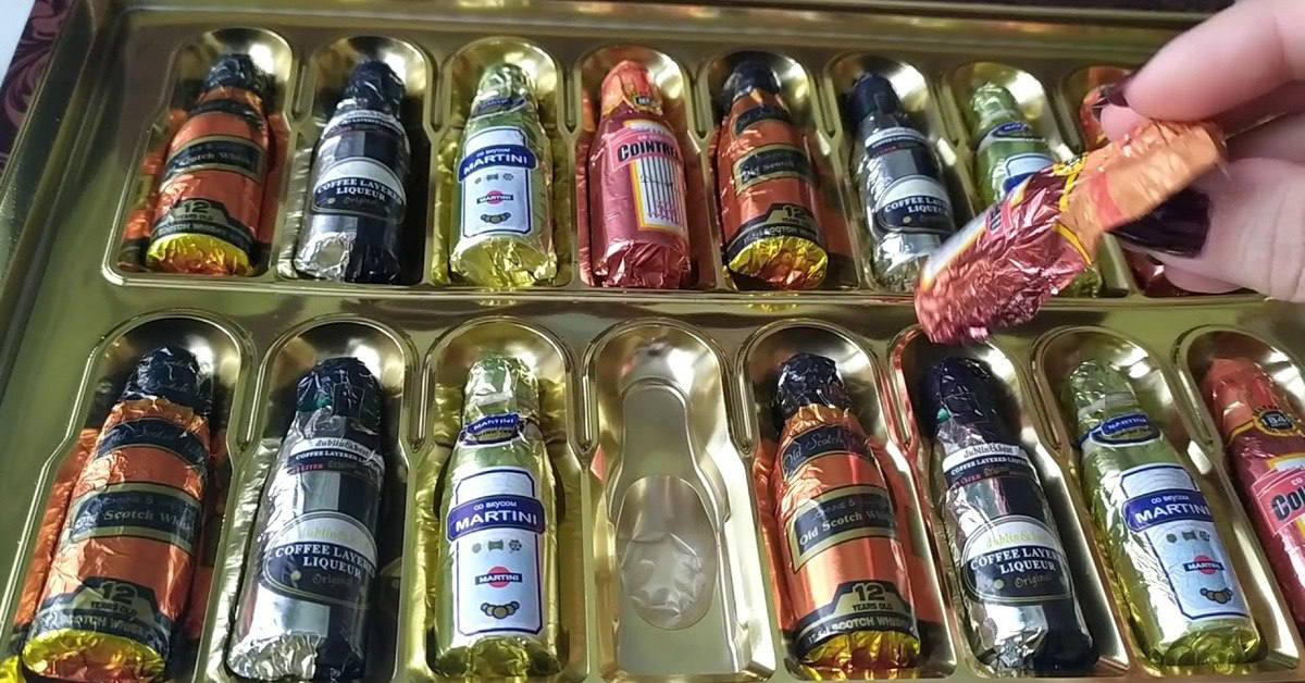 В Госдуме хотят запретить продажу конфет в имитирующей алкоголь упаковке  Первый зампред думского комитета по защите семьи, вопросам отцовства, материнства и детства Татьяна Буцкая направила соответствующее письмо на имя главы Роспотребнадзора Анны Поповой.  Парламентарий попросила дать правовую оценку и разработать законодательные изменения, запрещающие торговлю такой продукцией.  Главное — здесь. Подписывайтесь!