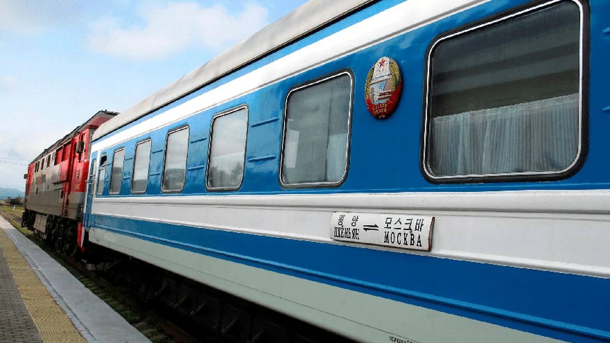 Стала известна цена билета на рейс из Перми в Северную Корею Стоимость билета на железнодорожный рейс из Перми в Пхеньян составит 41,5 тыс. руб. Об этом rifey.ru сообщили в ОАО «РЖД». По данным сайта РЖД, первый рейс из краевой столицы в Северную Корею состоится 27 июня. Время в пути составит более семи дней. Онлайн-бронирование недоступно — билеты можно приобрести только в кассах и терминалах. Поезд, в том числе, будет делать остановку в Верещагино и Кунгуре.