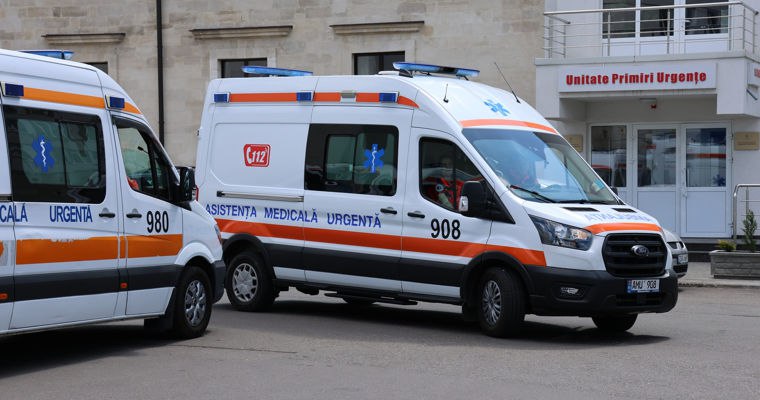 В Яловенском районе при обрушении аттракциона пострадали 7 детей: пятеро в больнице  Пятеро детей в возрасте от 3 до 12 лет доставлены в больницу после инцидента на детской площадке в селе Костешты, Яловенского района. Инцидент произошёл вечером 10 августа.