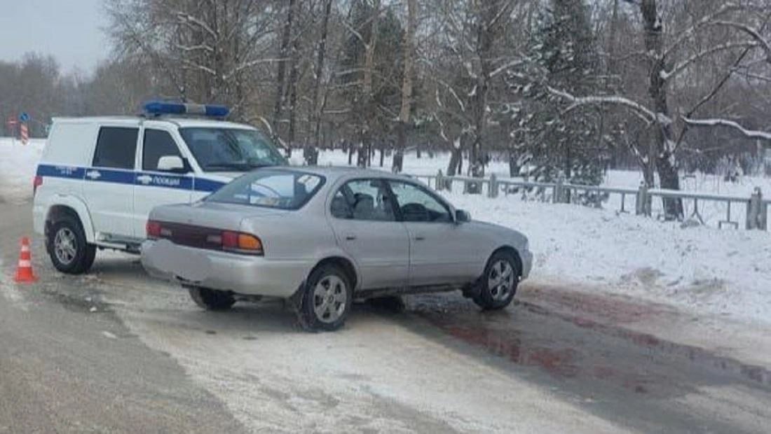 Пьяная сибирячка врезалась в полицейский автомобиль.  Авария произошла сегодня днем. 43-летняя женщина на «Тойоте» ехала из ТСН «Радист» в сторону улицы Боровая. У дома № 3 она влетела в УАЗ «Патриот».  Обошлось без пострадавших. На сибирячку составили административный протокол. ДТП оформили с материальным ущербом.  Фото: МВД по НСО