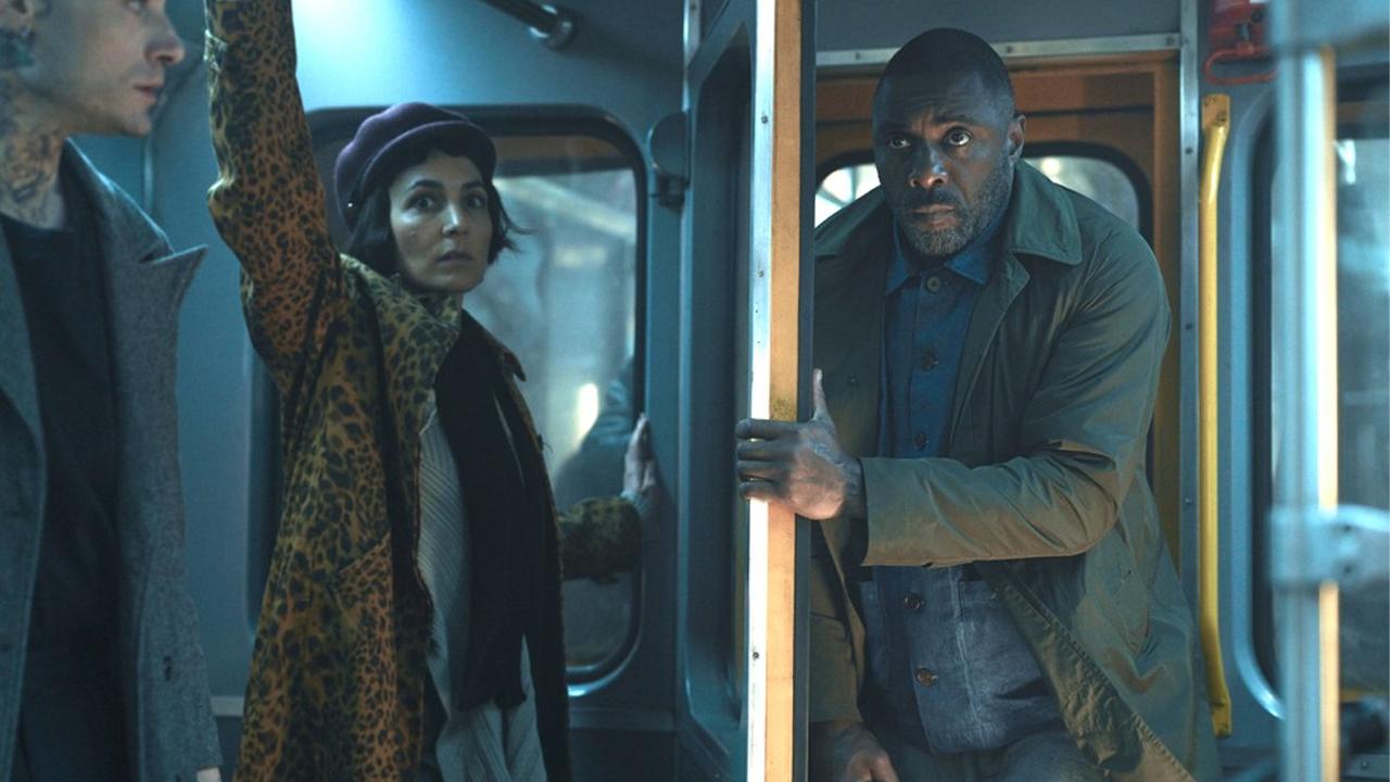 Какой бы транспорт он ни выбрал захватят На Apple TV стартовал второй сезон Захваченного рейса с Идрисом Эльбой на этот раз его герой оказывается в поезде с заложниками В первом сезоне который вышел в 2023 году он был на самолёте захваченном террористами Всего выйдет восемь серий действие которых разворачивается в реальном времени во время захвата поезда Финал состоится 4 марта Rozetked Подписаться