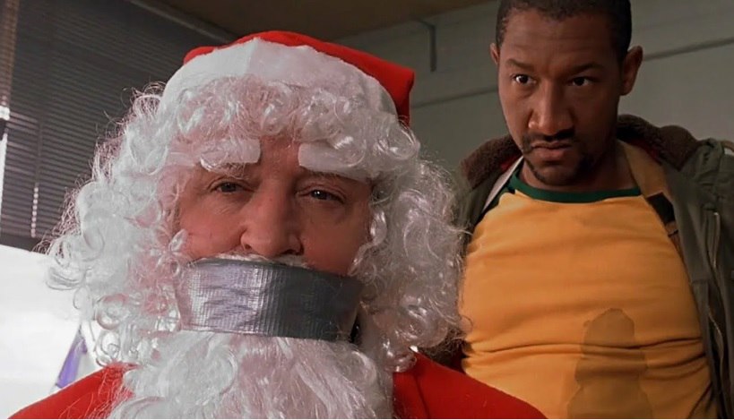 Жандармы Франции бросили патрули на охрану ферм перед Рождеством С приближением праздников резко возросло количество краж таких дорогостоящих продуктов как фуа гра утиные грудки улитки и устрицы которые воры затем перепродают Об этом сообщает телеканал BFMTV Для патрулирования территорий привлекаются дополнительные силы включая резервистов Охрана устричных ферм ведётся не только жандармами на мотоциклах но и конными патрулями а на водных пространствах задействована морская бригада Телеканал привел примеры в департаменте Марна на северо востоке страны у одного из производителей улиток похитили товар на сумму около 90 тысяч евро А в департаменте Вьен на западе Франции с фермы было украдено 250 килограммов фуа гра и утиных грудок Такое впечатление что во Франции сейчас крадут все что не прибито Чего стоит только недавняя кража из Лувра а также из резиденции Эммануэля Макрона Елисейского дворца Подписаться на truekpru Читать нас в MAX