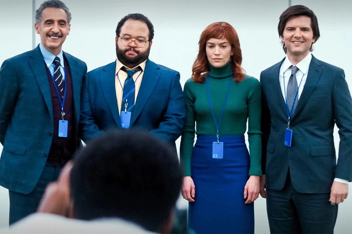 Apple выкупила права на Разделение и планирует расширить вселенную сериала Apple TV закрепила за собой полный контроль над Разделением выкупив все интеллектуальные права на проект у компании Fifth Season Сумма сделки составила чуть менее 70 млн Сериал рассчитан минимум на четыре сезона а корпорация уже рассматривает возможность расширения вселенной в разработке могут оказаться приквелы спин оффы и даже иностранные адаптации   Сейчас команда завершает сценарии третьего сезона на данный момент готовы шесть эпизодов из семи Съемки планируют запустить летом 2026 года settersmedia news