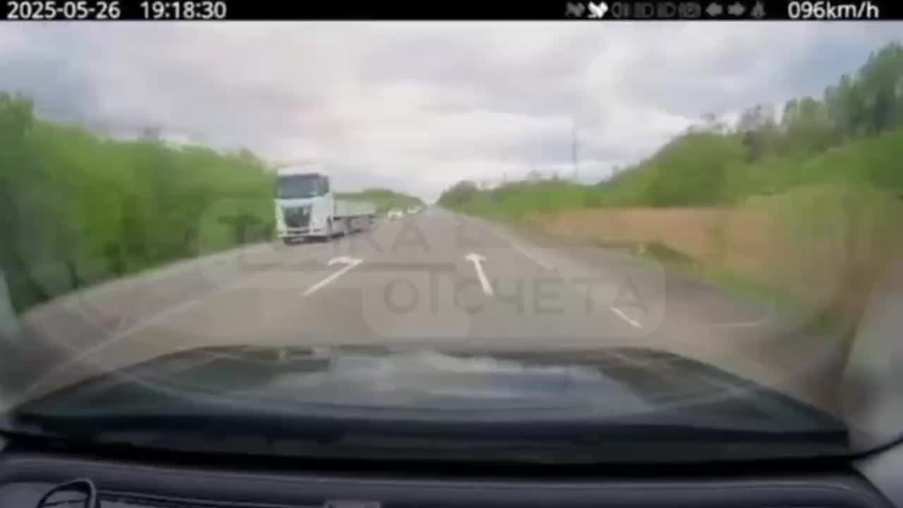 Автомобилисты нарушают ПДД у ж/д переезда в Южно-Сахалинске
